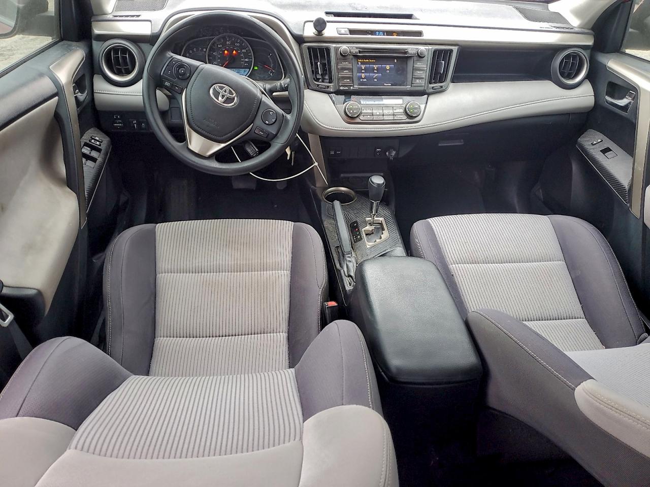 2014 TOYOTA RAV4 XLE photo 8