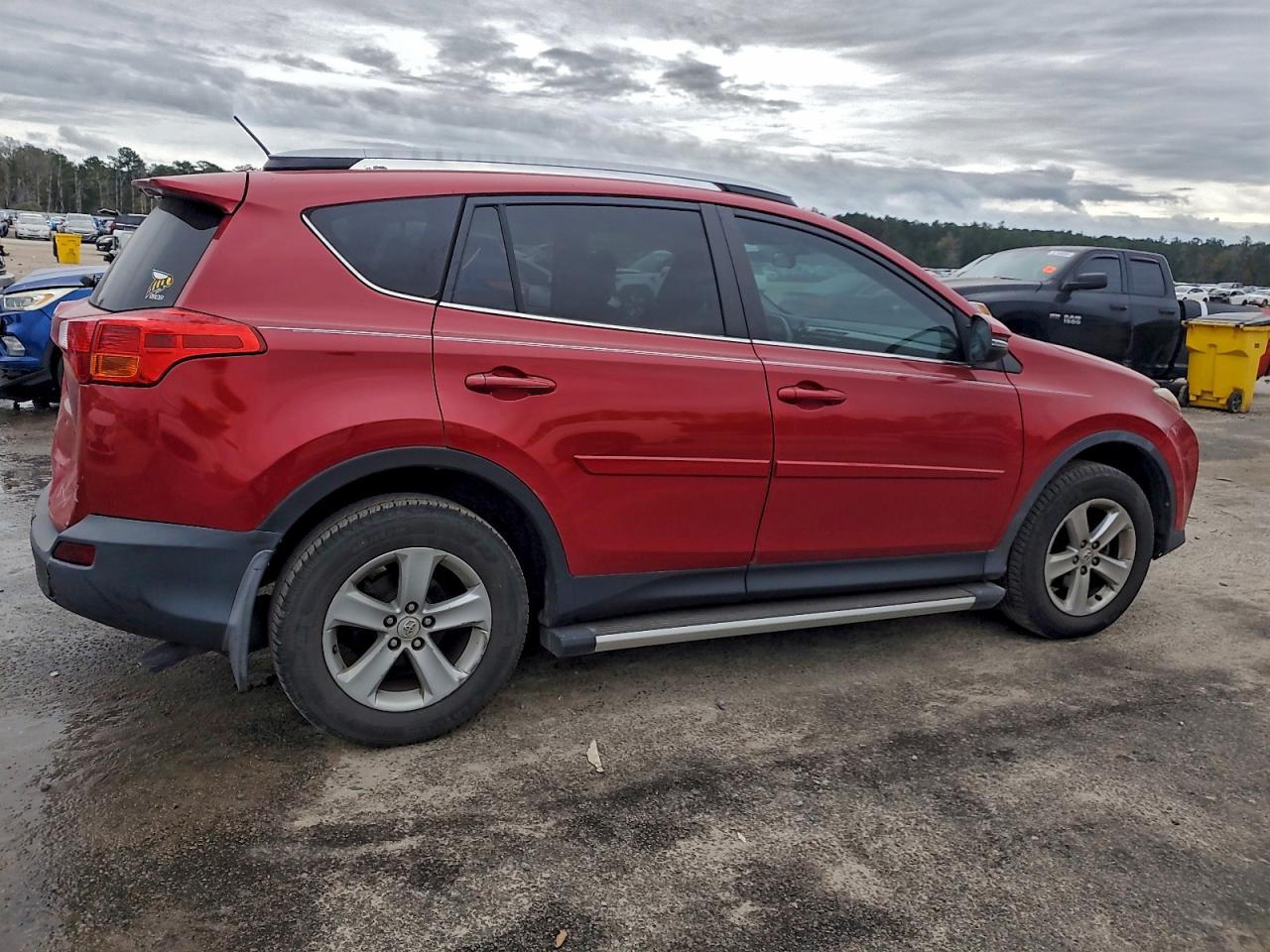 2014 TOYOTA RAV4 XLE photo 3