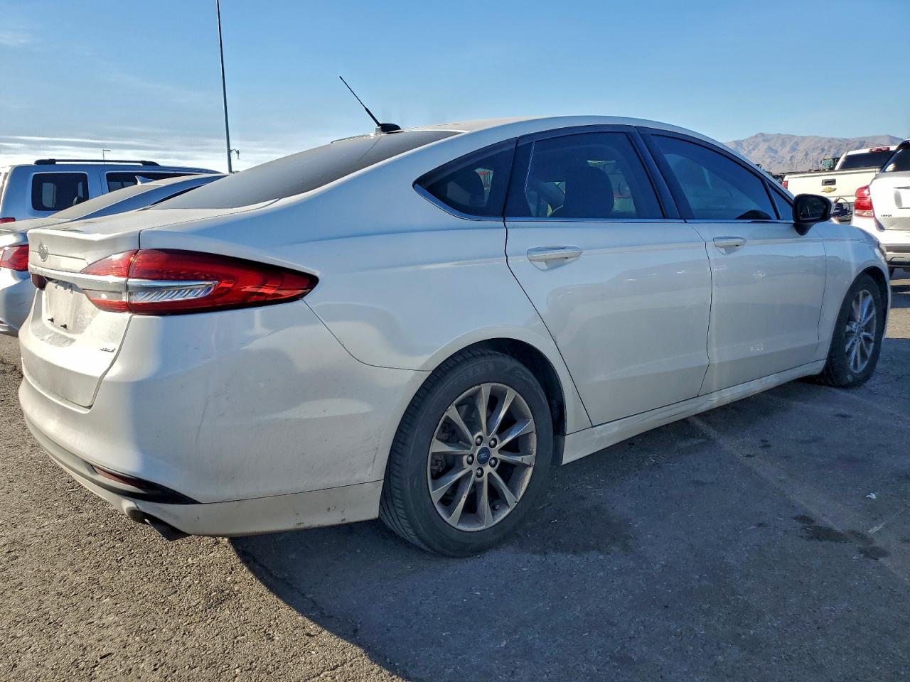 2017 FORD FUSION SE photo 3
