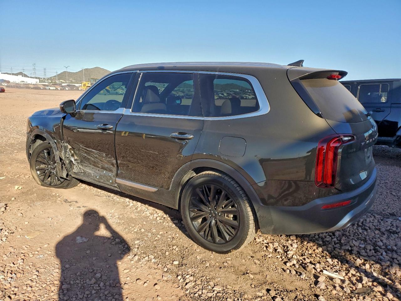 2021 KIA TELLURIDE SX photo 2