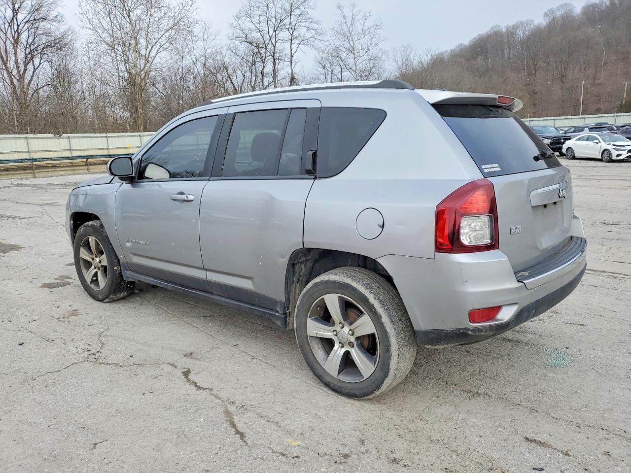 2017 JEEP COMPASS LATITUDE photo 2