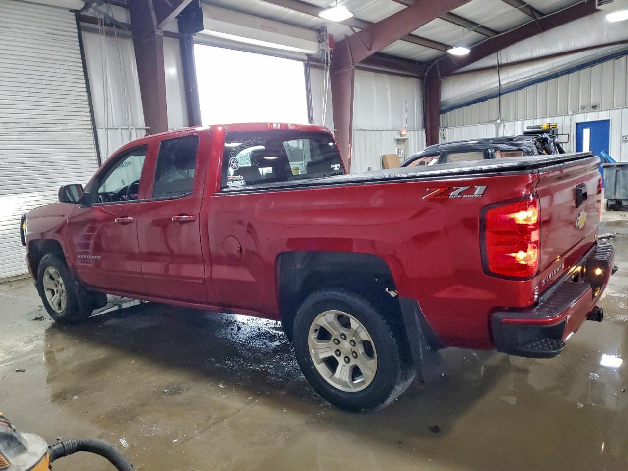 2018 CHEVROLET SILVERADO K1500 LT photo 2