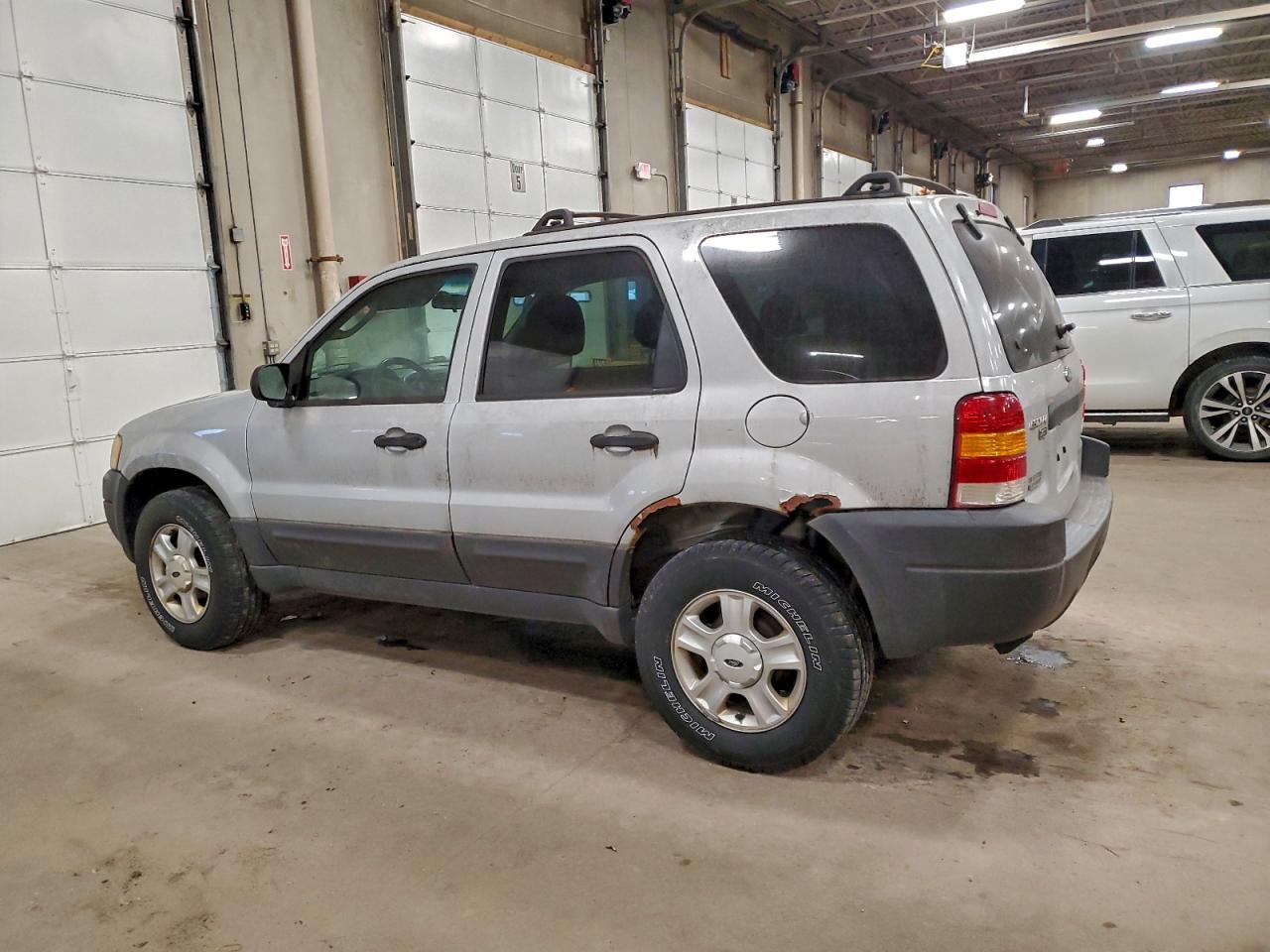 2003 FORD ESCAPE XLT photo 2