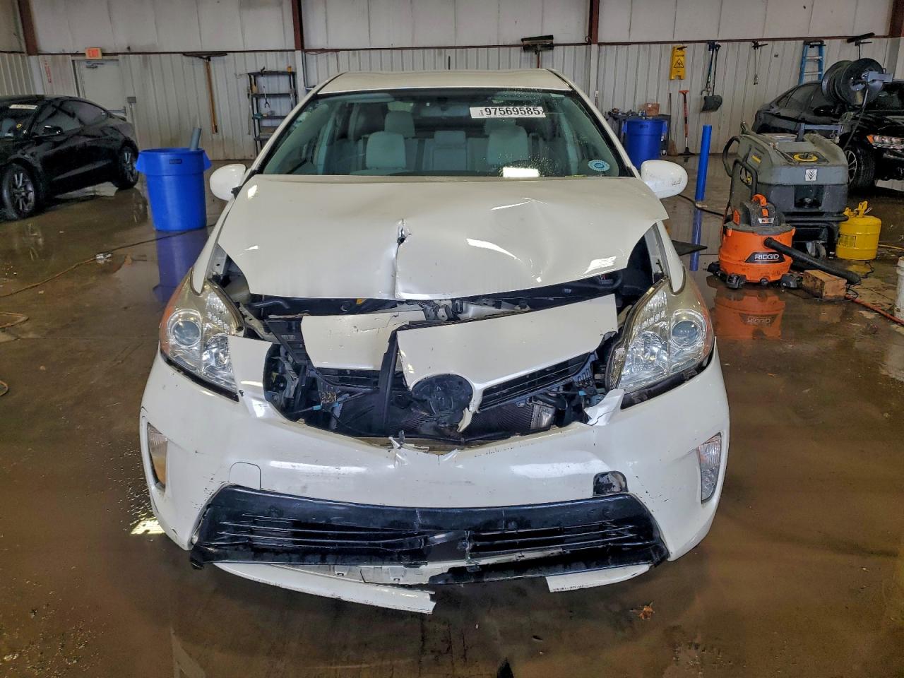 2015 TOYOTA PRIUS photo 5