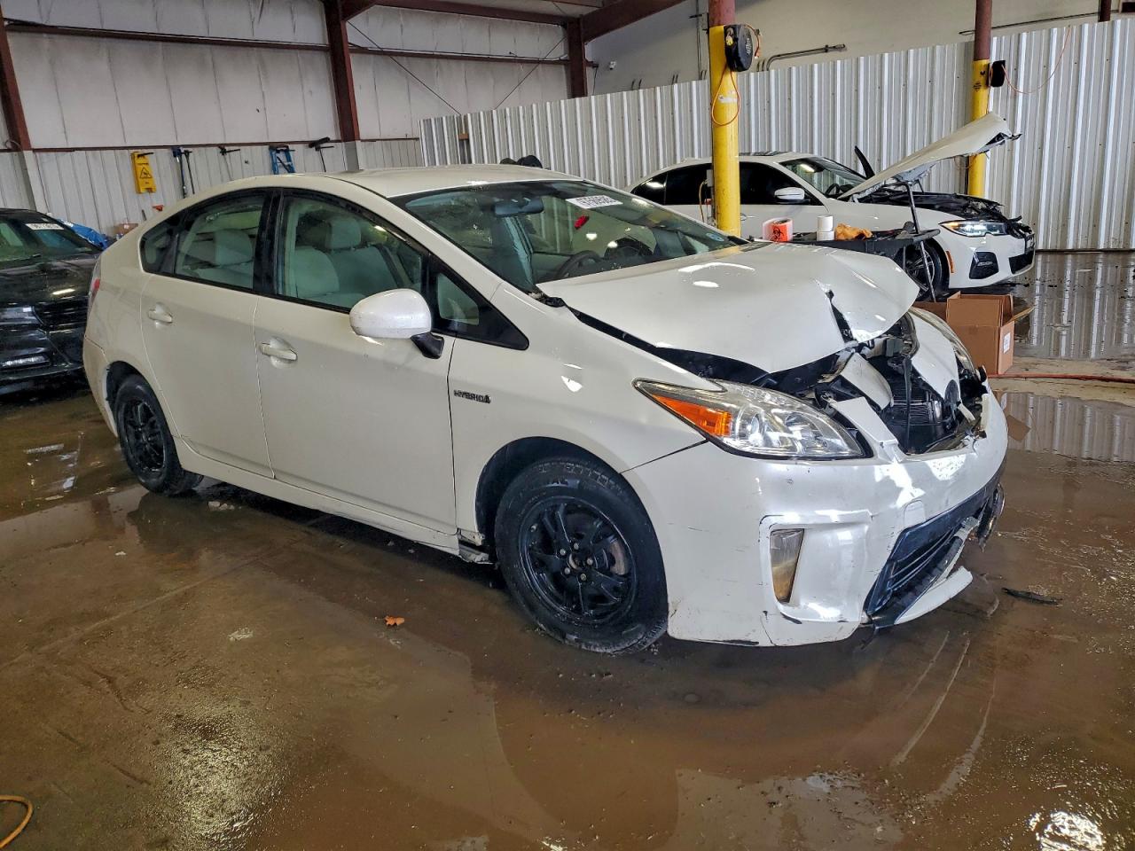 2015 TOYOTA PRIUS photo 4