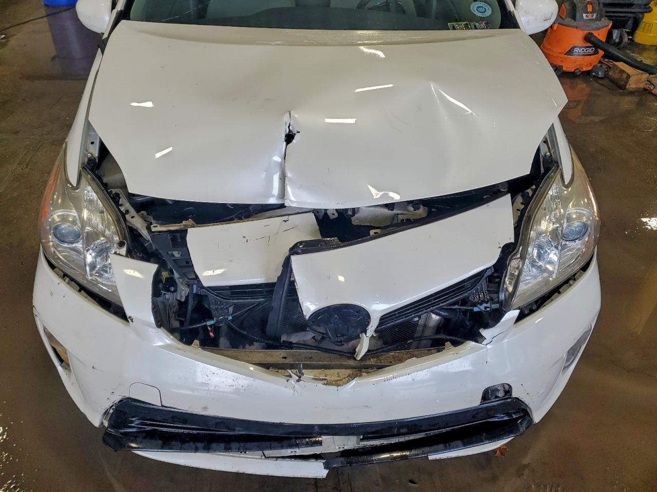2015 TOYOTA PRIUS photo 11