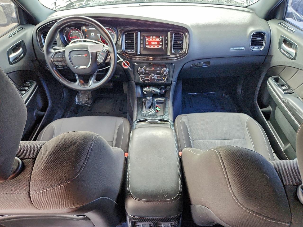 2017 DODGE CHARGER SE photo 8