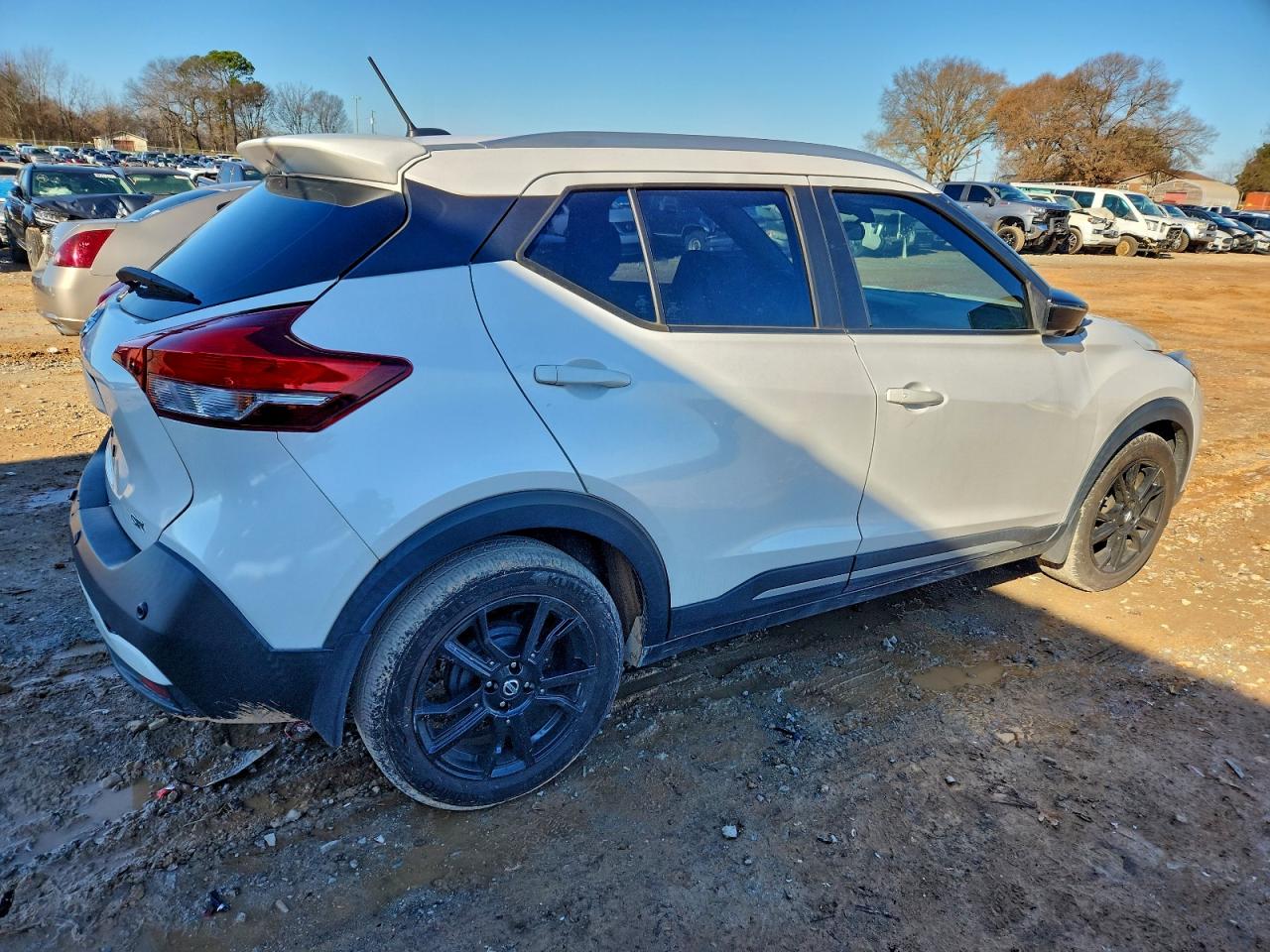 2020 NISSAN KICKS SR photo 3