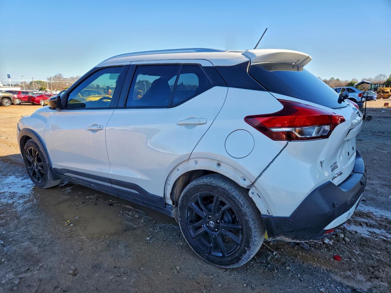 2020 NISSAN KICKS SR photo 2