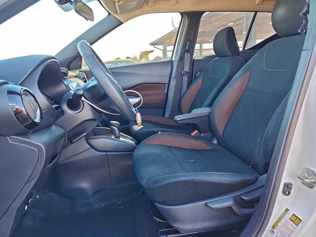 2020 NISSAN KICKS SR photo 7