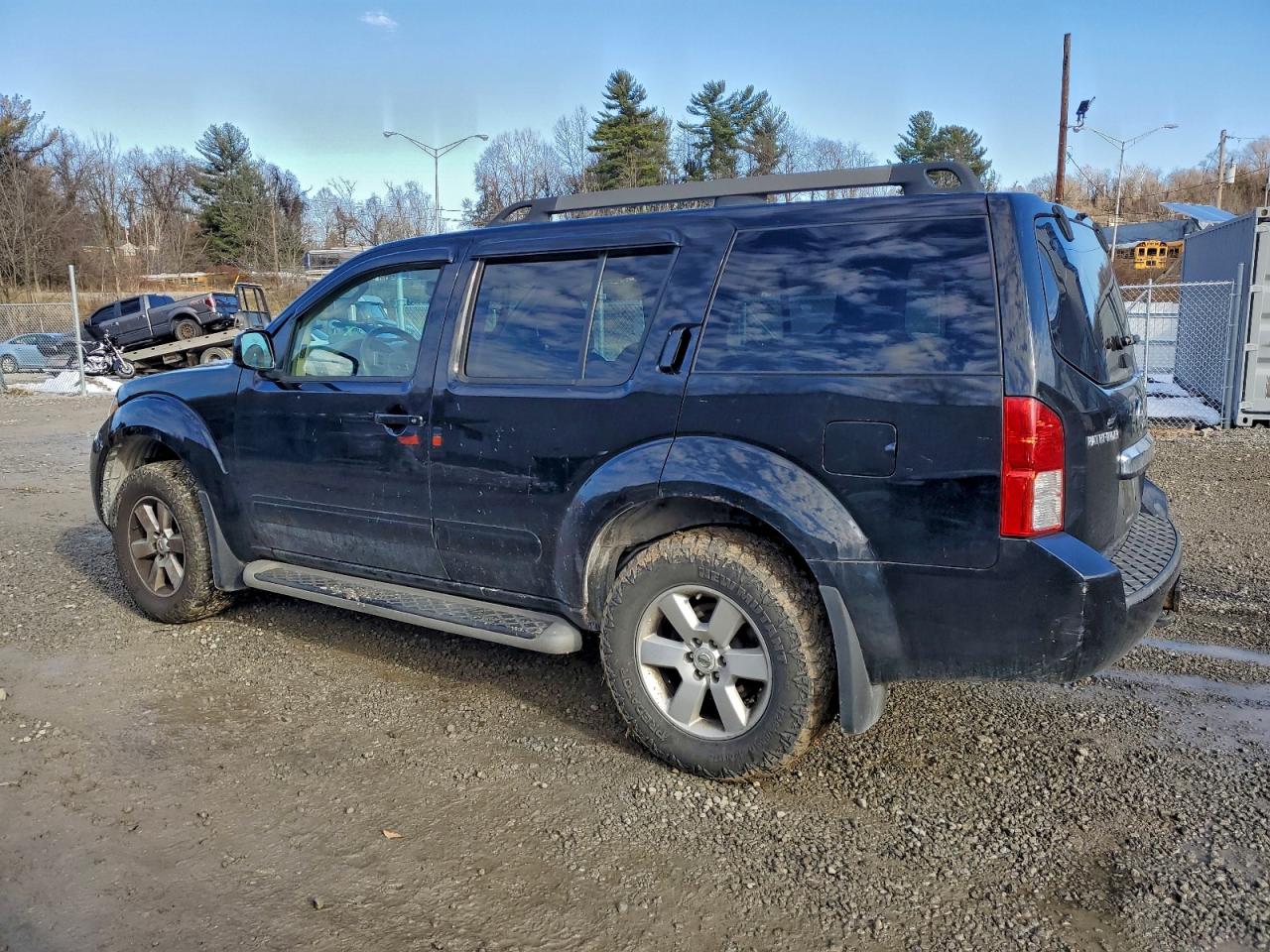 2011 NISSAN PATHFINDER S photo 2