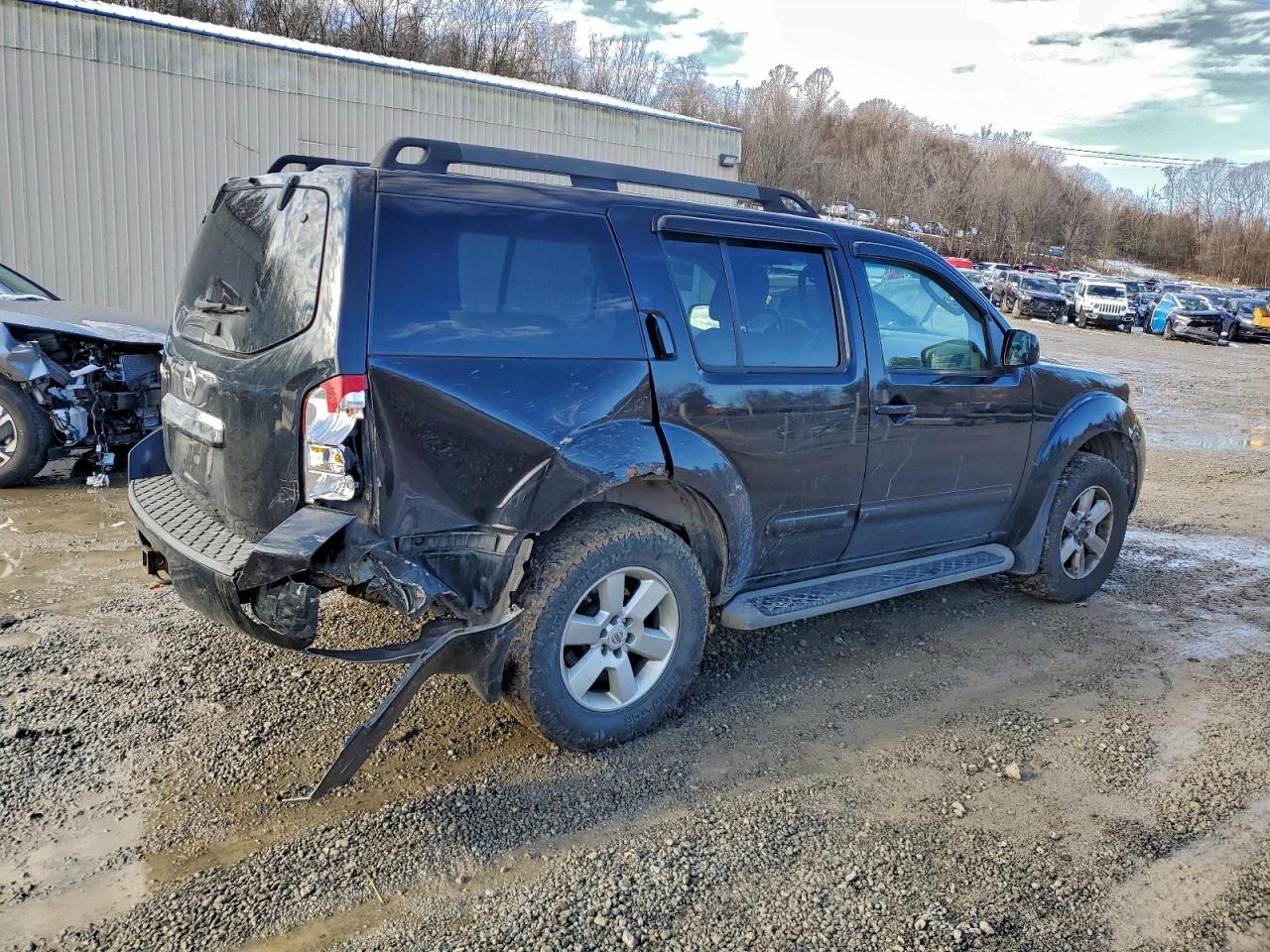 2011 NISSAN PATHFINDER S photo 3