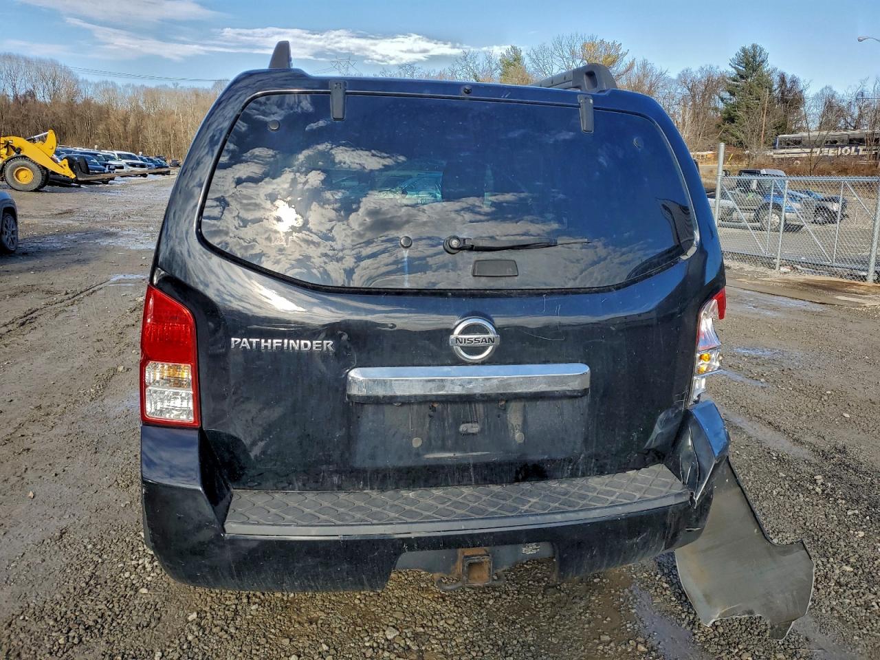2011 NISSAN PATHFINDER S photo 6