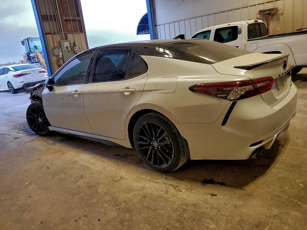 2021 TOYOTA CAMRY XSE photo 2