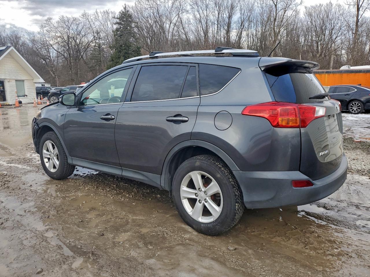 2013 TOYOTA RAV4 XLE photo 2
