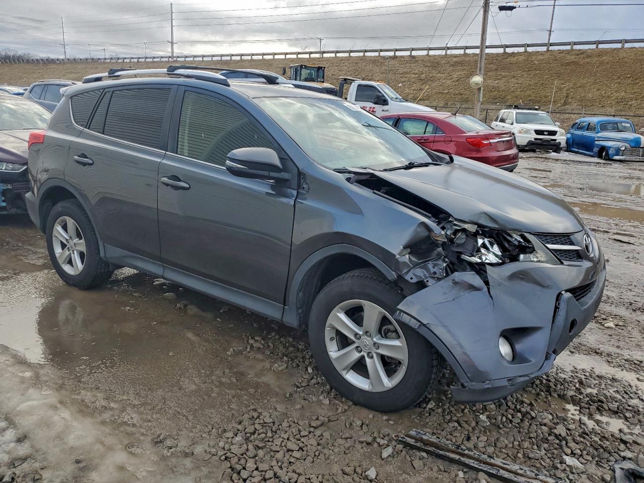2013 TOYOTA RAV4 XLE photo 4