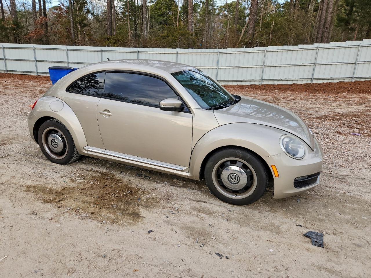 2013 VOLKSWAGEN BEETLE photo 4