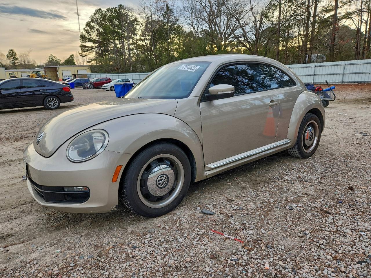 2013 VOLKSWAGEN BEETLE