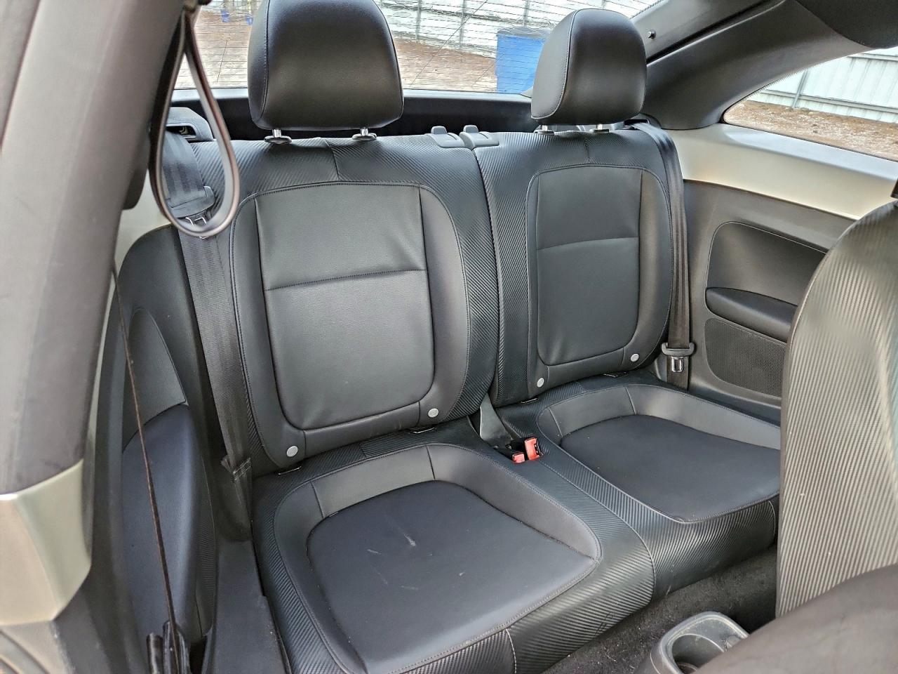 2013 VOLKSWAGEN BEETLE photo 10