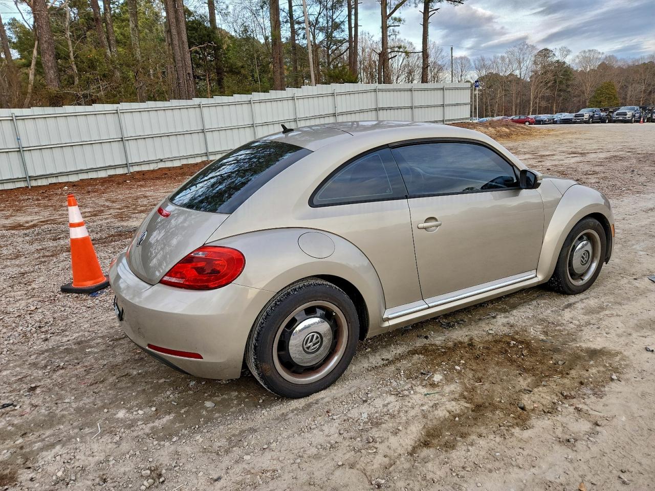2013 VOLKSWAGEN BEETLE photo 3