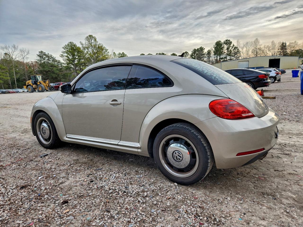 2013 VOLKSWAGEN BEETLE photo 2