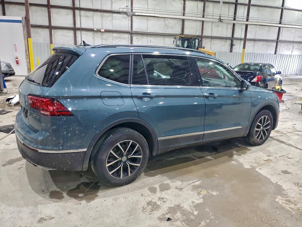 2021 VOLKSWAGEN TIGUAN SE photo 3