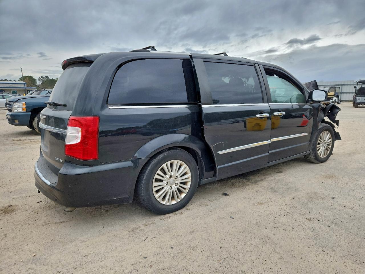 2012 CHRYSLER TOWN & COUNTRY LIMITED photo 3