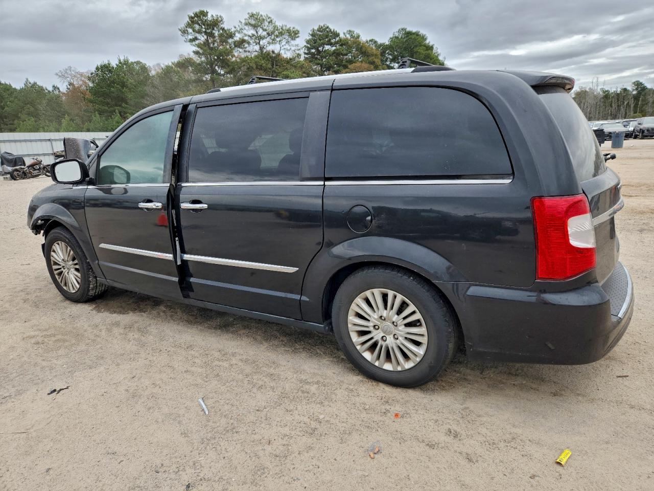 2012 CHRYSLER TOWN & COUNTRY LIMITED photo 2