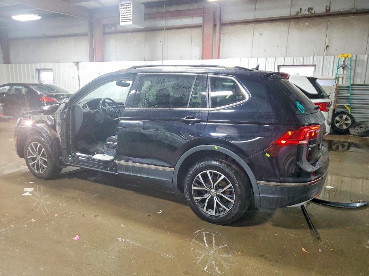 2020 VOLKSWAGEN TIGUAN SE photo 2