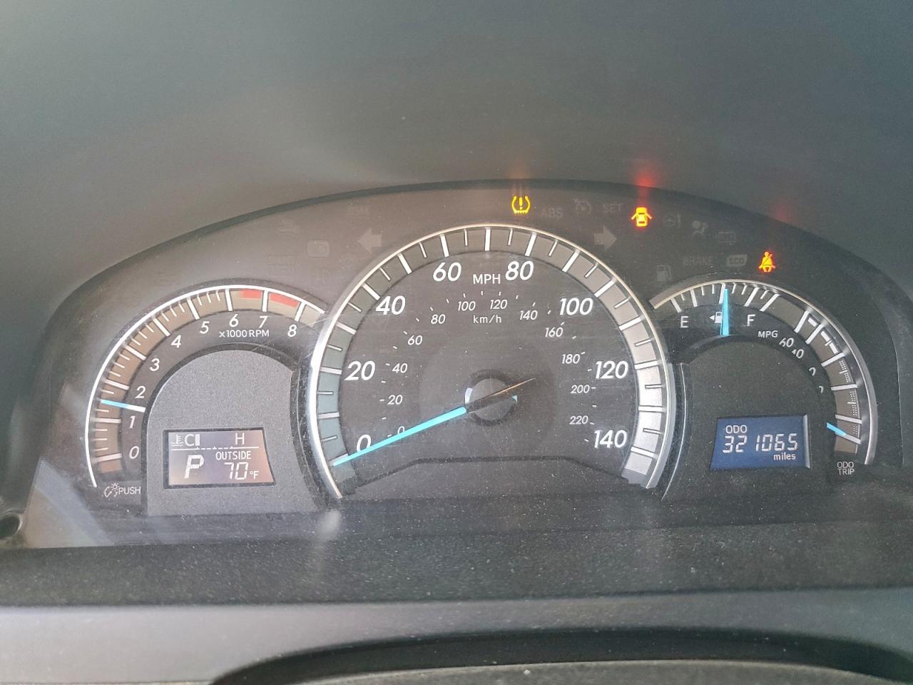 2013 TOYOTA CAMRY L photo 9