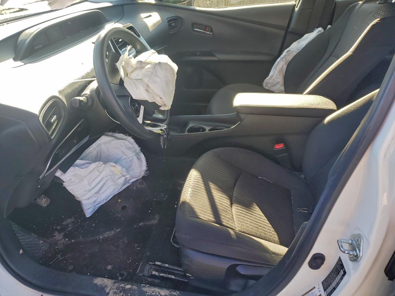 2016 TOYOTA PRIUS photo 7