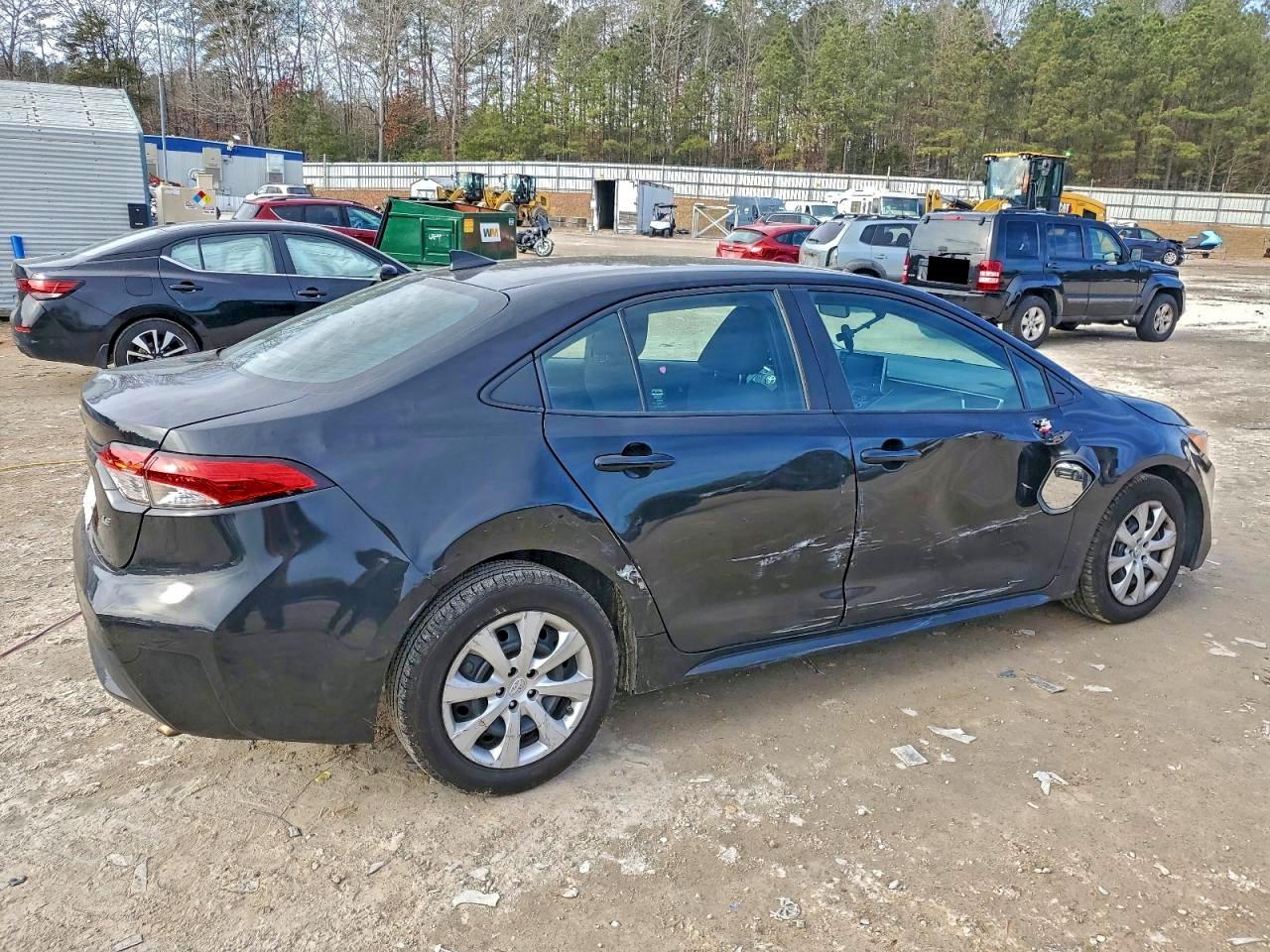 2021 TOYOTA COROLLA LE photo 3