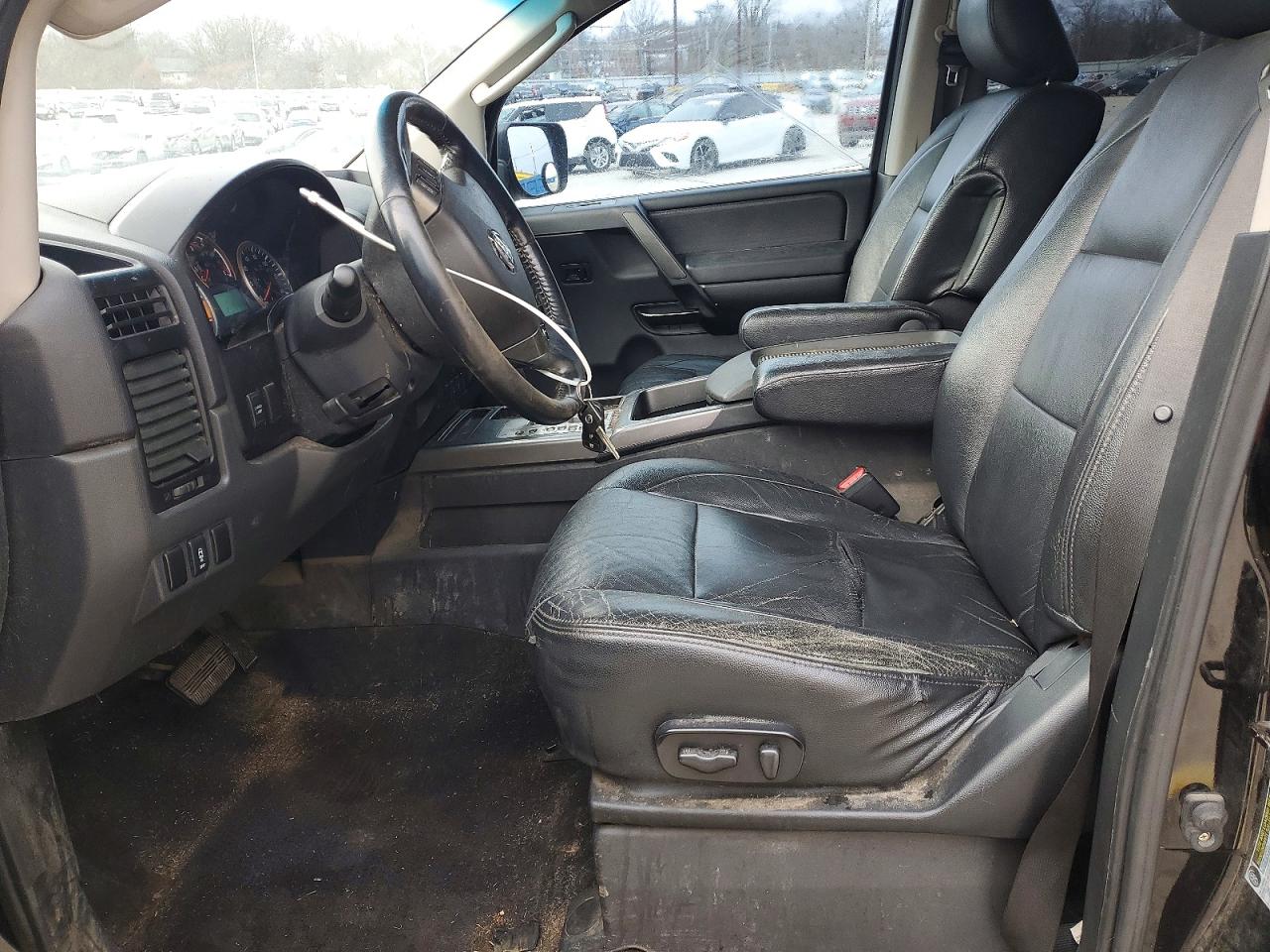 2011 NISSAN TITAN S photo 7