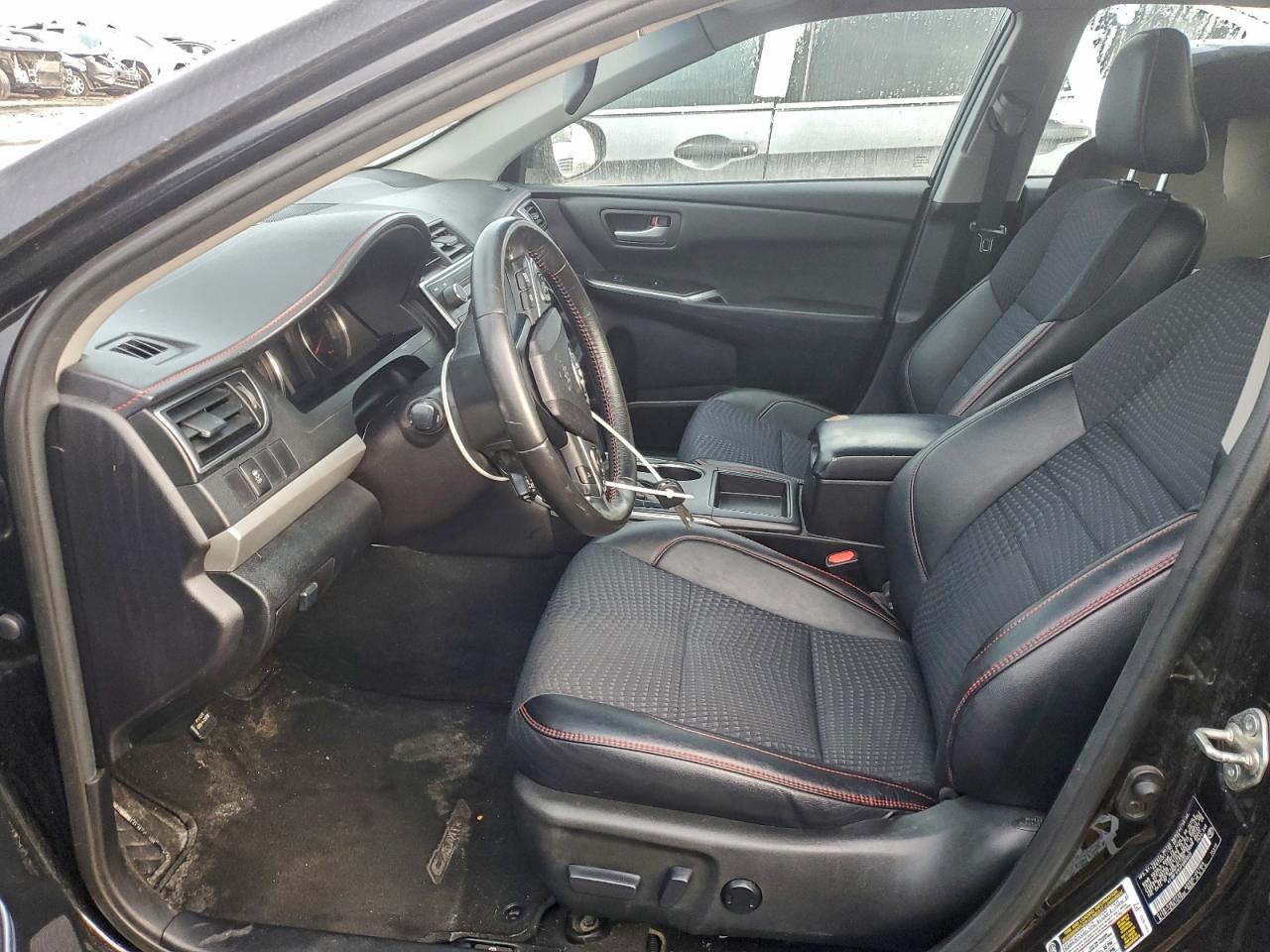 2015 TOYOTA CAMRY LE photo 7