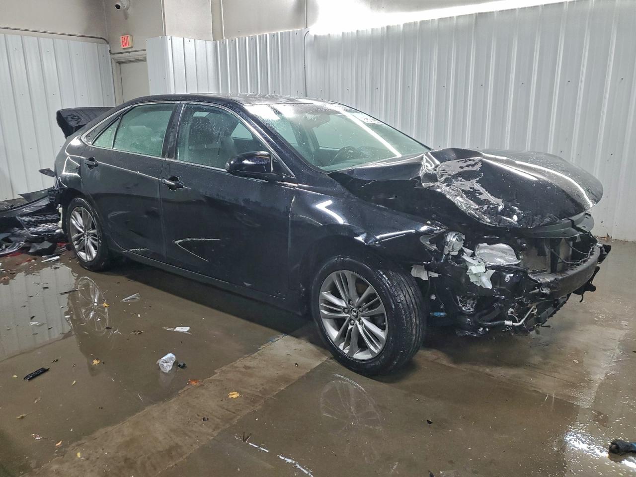 2015 TOYOTA CAMRY LE photo 4