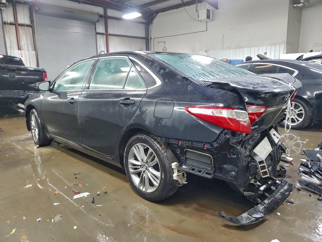 2015 TOYOTA CAMRY LE photo 2