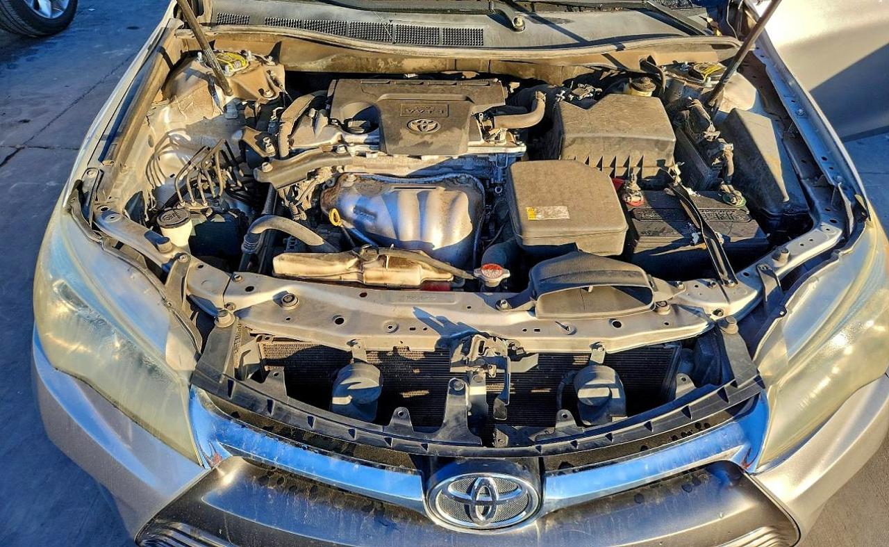 2016 TOYOTA CAMRY LE photo 11