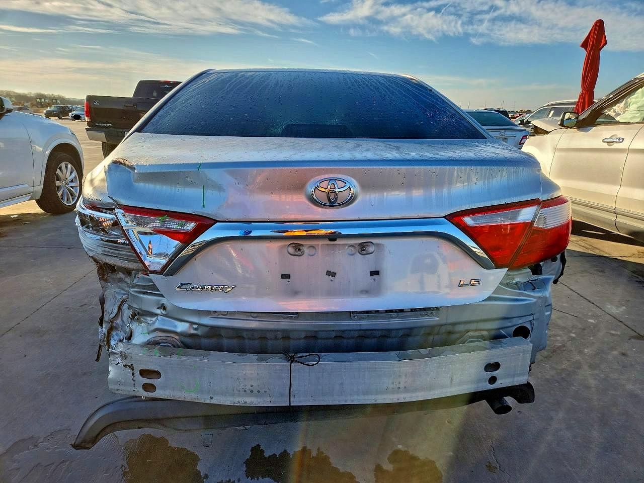 2016 TOYOTA CAMRY LE photo 6