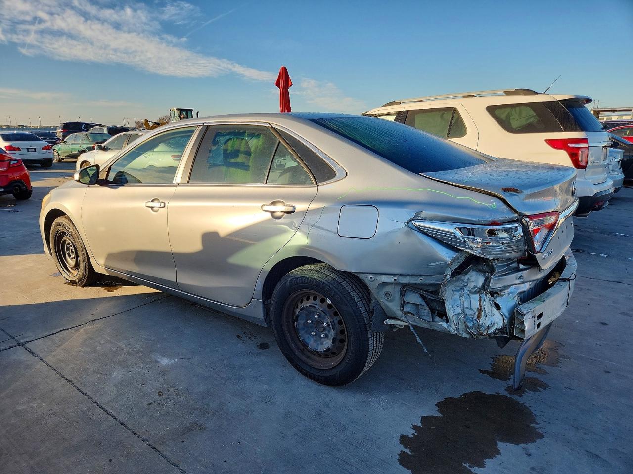 2016 TOYOTA CAMRY LE photo 2