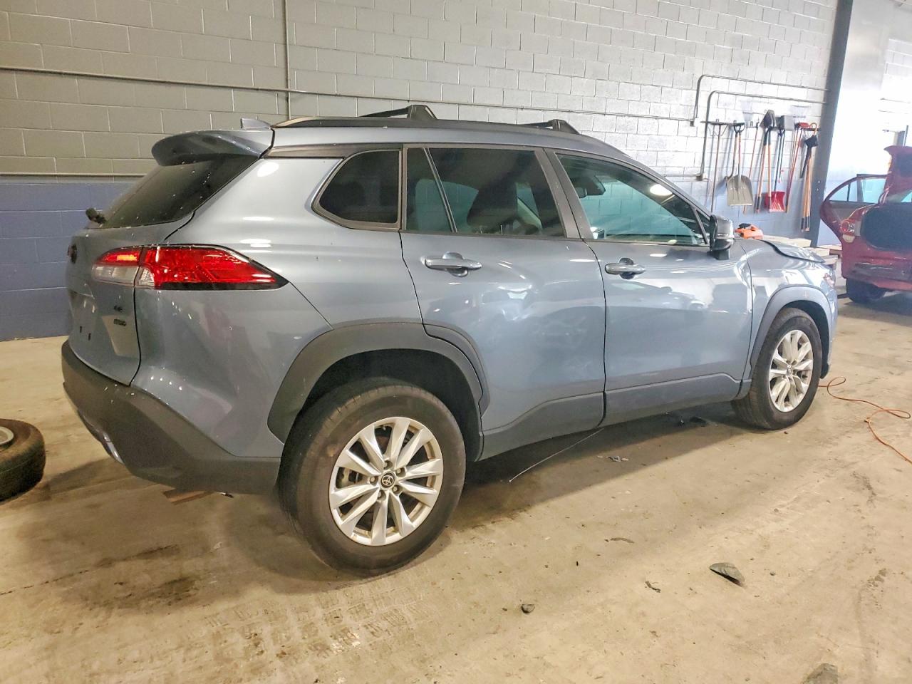 2023 TOYOTA COROLLA CROSS LE photo 3