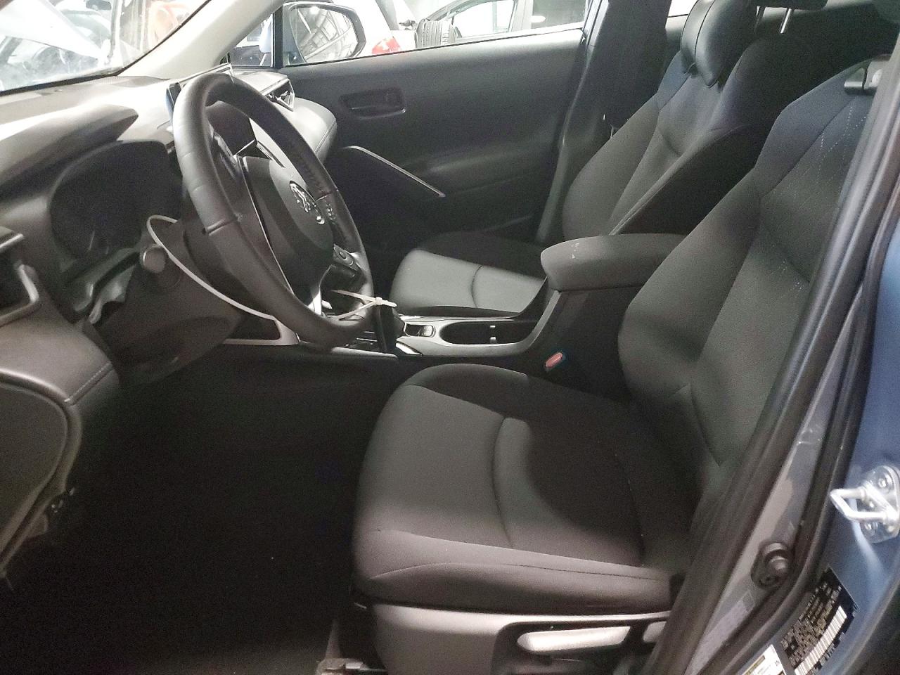 2023 TOYOTA COROLLA CROSS LE photo 7