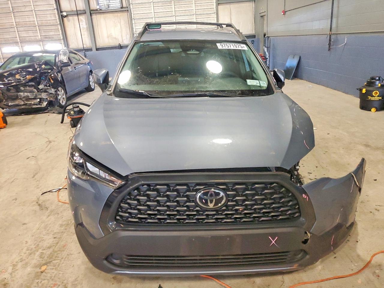 2023 TOYOTA COROLLA CROSS LE photo 5