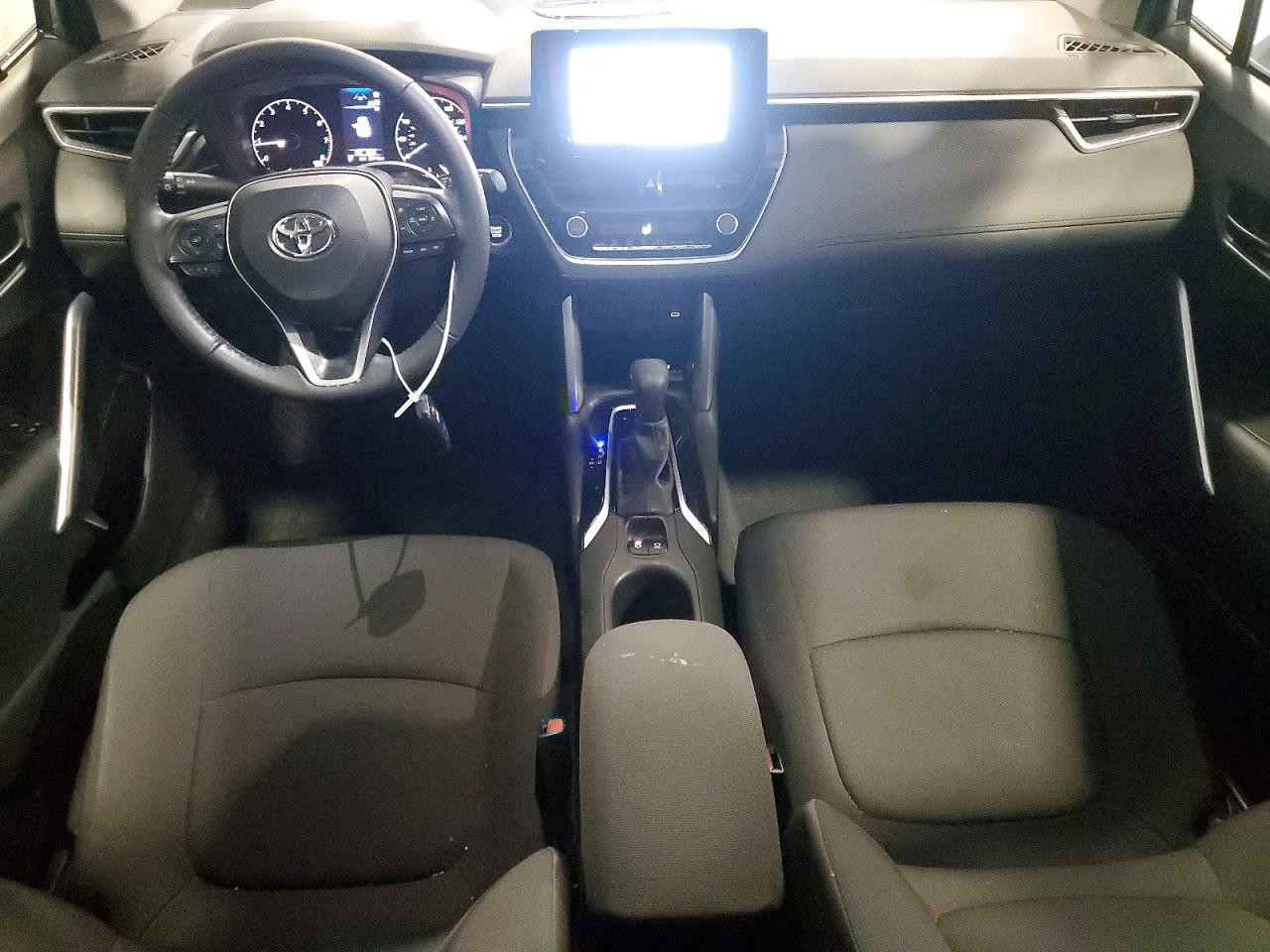2023 TOYOTA COROLLA CROSS LE photo 8