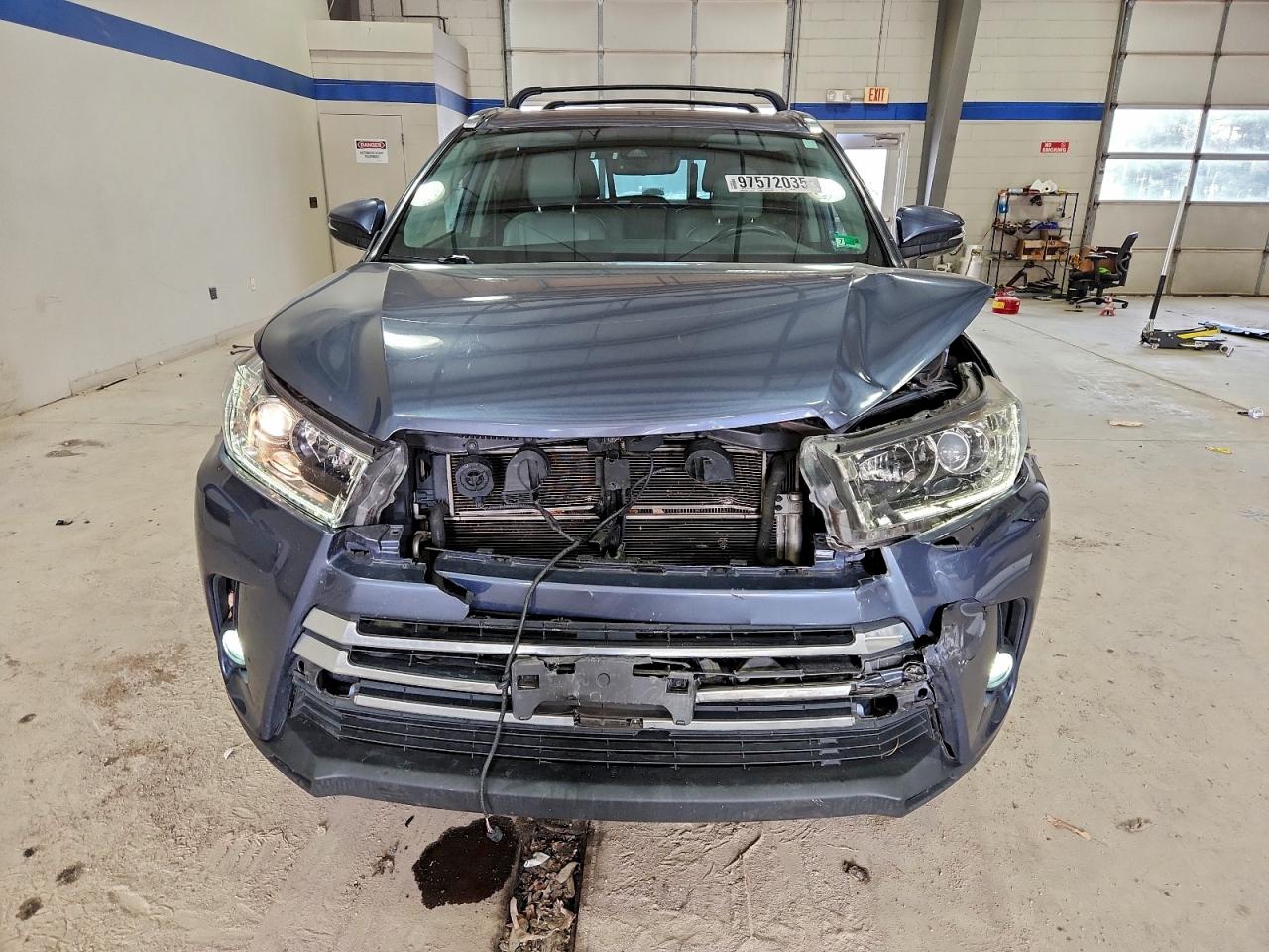 2019 TOYOTA HIGHLANDER HYBRID LIMITED photo 9