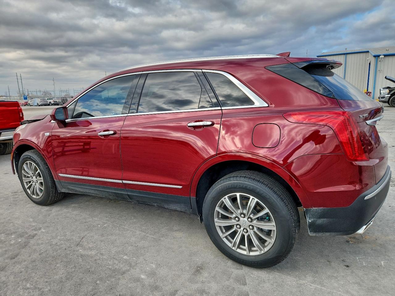 2017 CADILLAC XT5 LUXURY photo 2