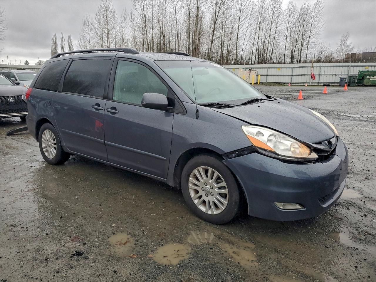 2008 TOYOTA SIENNA XLE photo 4