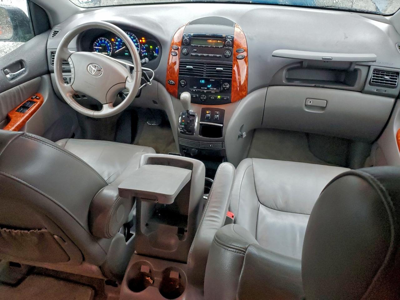 2008 TOYOTA SIENNA XLE photo 8