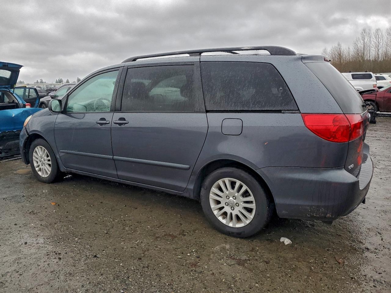 2008 TOYOTA SIENNA XLE photo 2