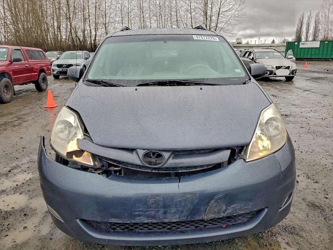 2008 TOYOTA SIENNA XLE photo 5