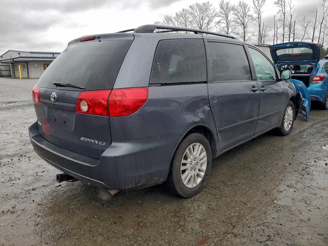 2008 TOYOTA SIENNA XLE photo 3
